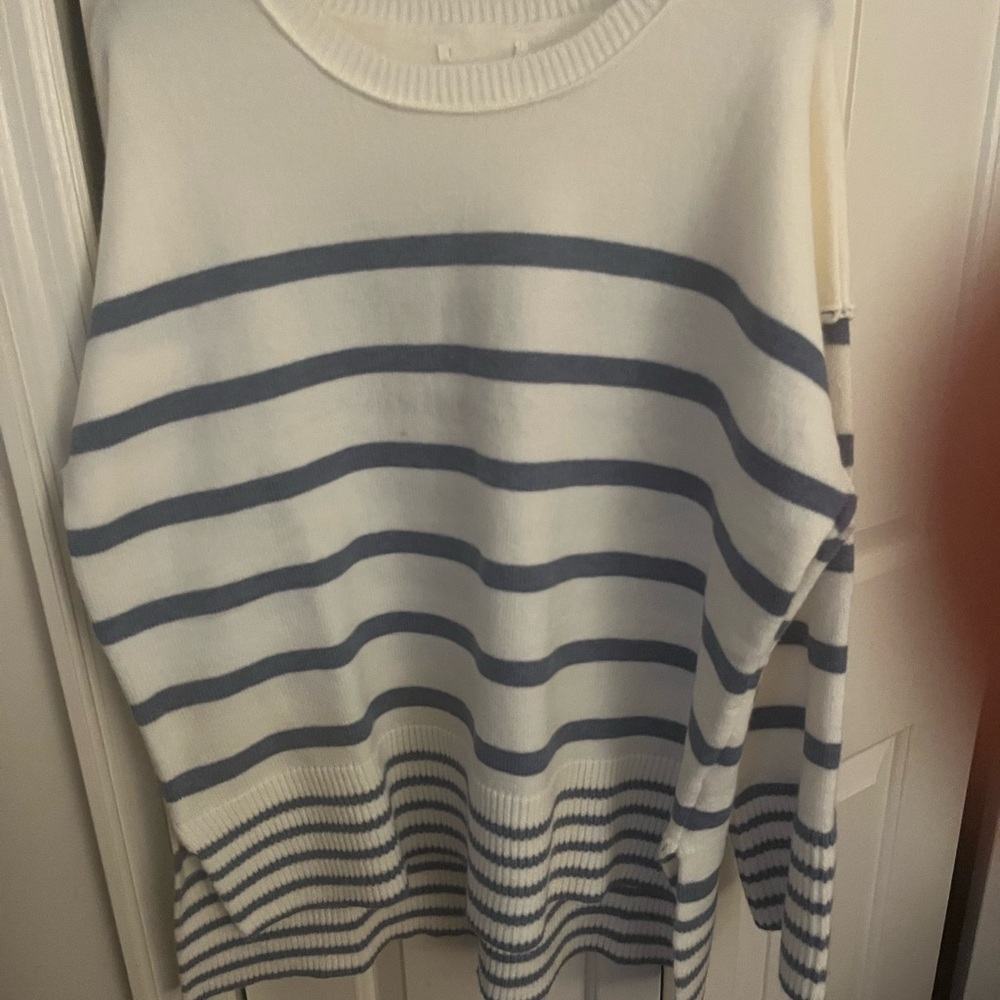Striped White and Blue Sweater Size Large (low/high) hem NWOT Made by Maurice’s - Picture 2 of 6